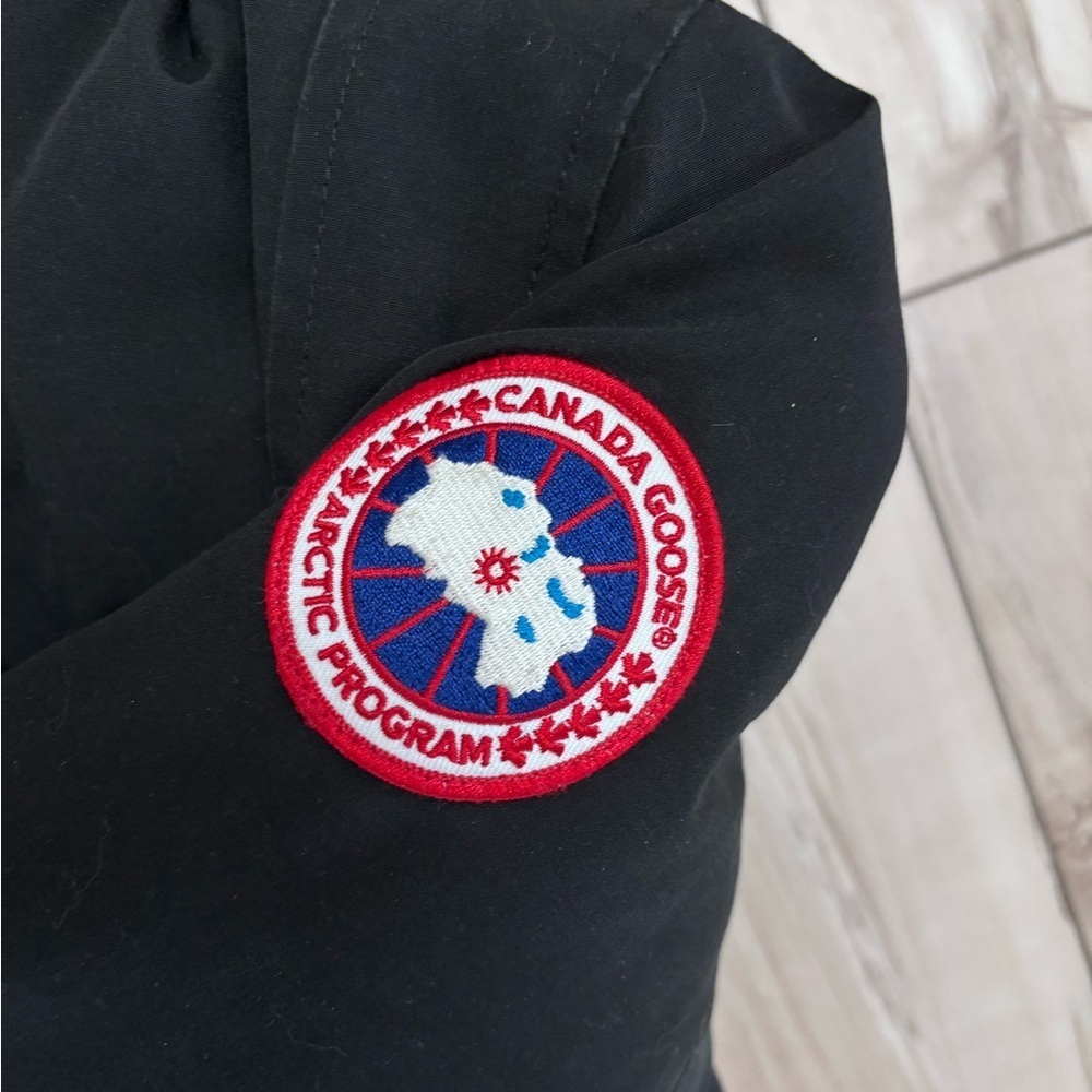 Canada Goose Kensington Parka Black Jacket with Logo Patch - Picture 6 of 15